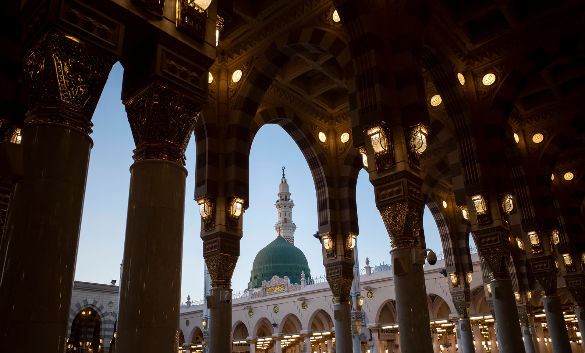 Private VIP Taxi from Jeddah Airport to Madinah Hotel